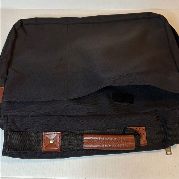 Crossfield messenger bag black and tan - Picture 11 of 14